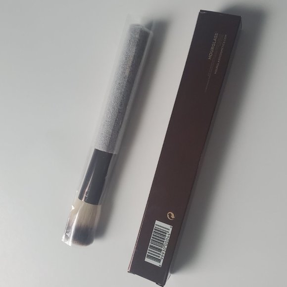BNIB  ✅ Hourglass Nº 2 Foundation/ Blush Brush✨ NEW IN BOX - Picture 6 of 16